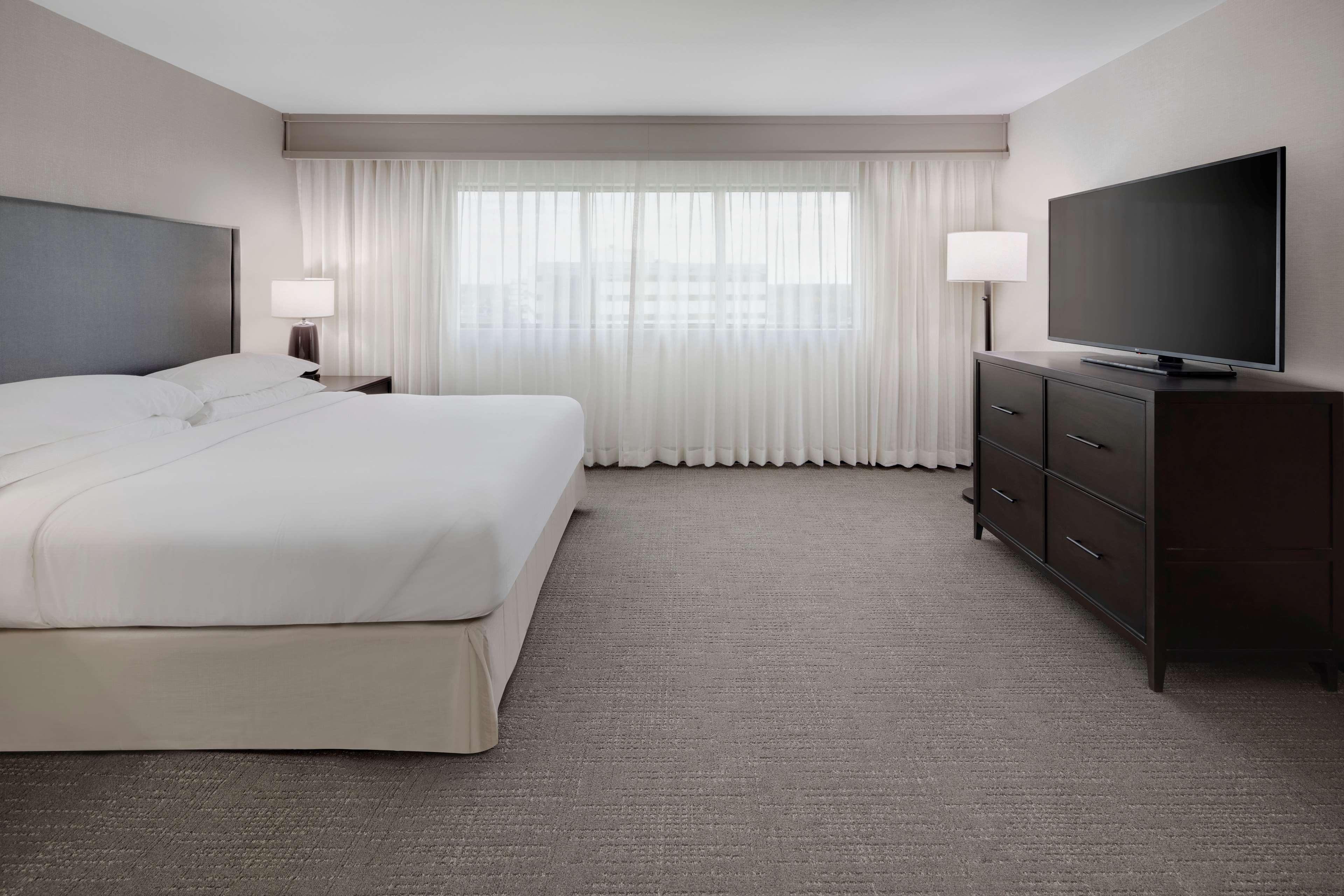 Embassy Suites By Hilton Detroit Troy Auburn Hills Exterior foto