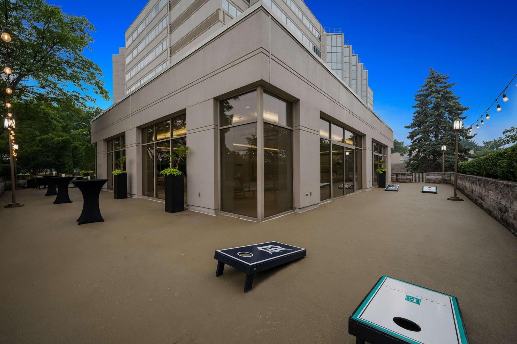 Embassy Suites By Hilton Detroit Troy Auburn Hills Exterior foto