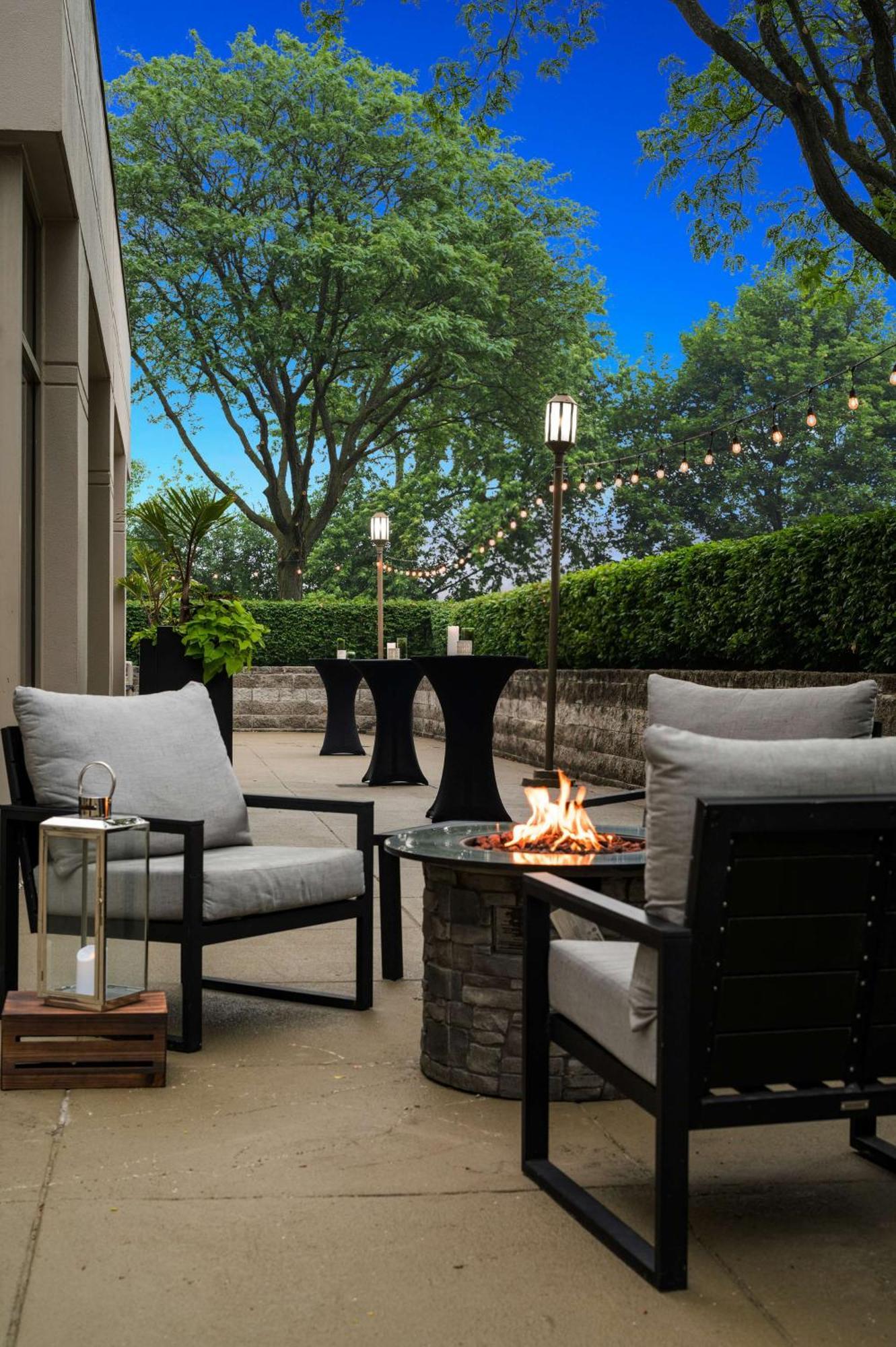 Embassy Suites By Hilton Detroit Troy Auburn Hills Exterior foto
