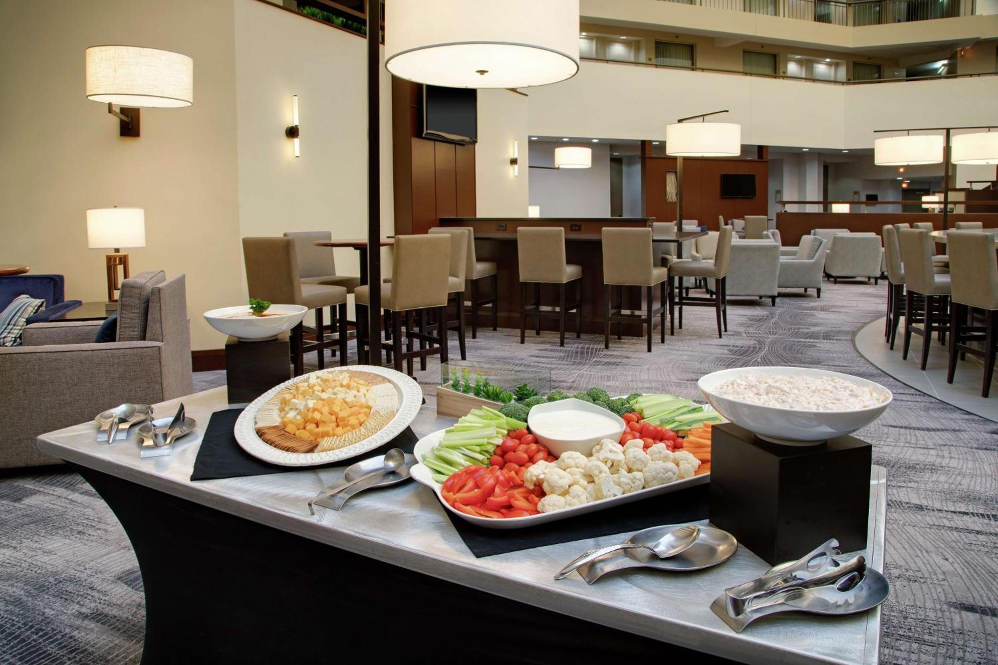 Embassy Suites By Hilton Detroit Troy Auburn Hills Exterior foto