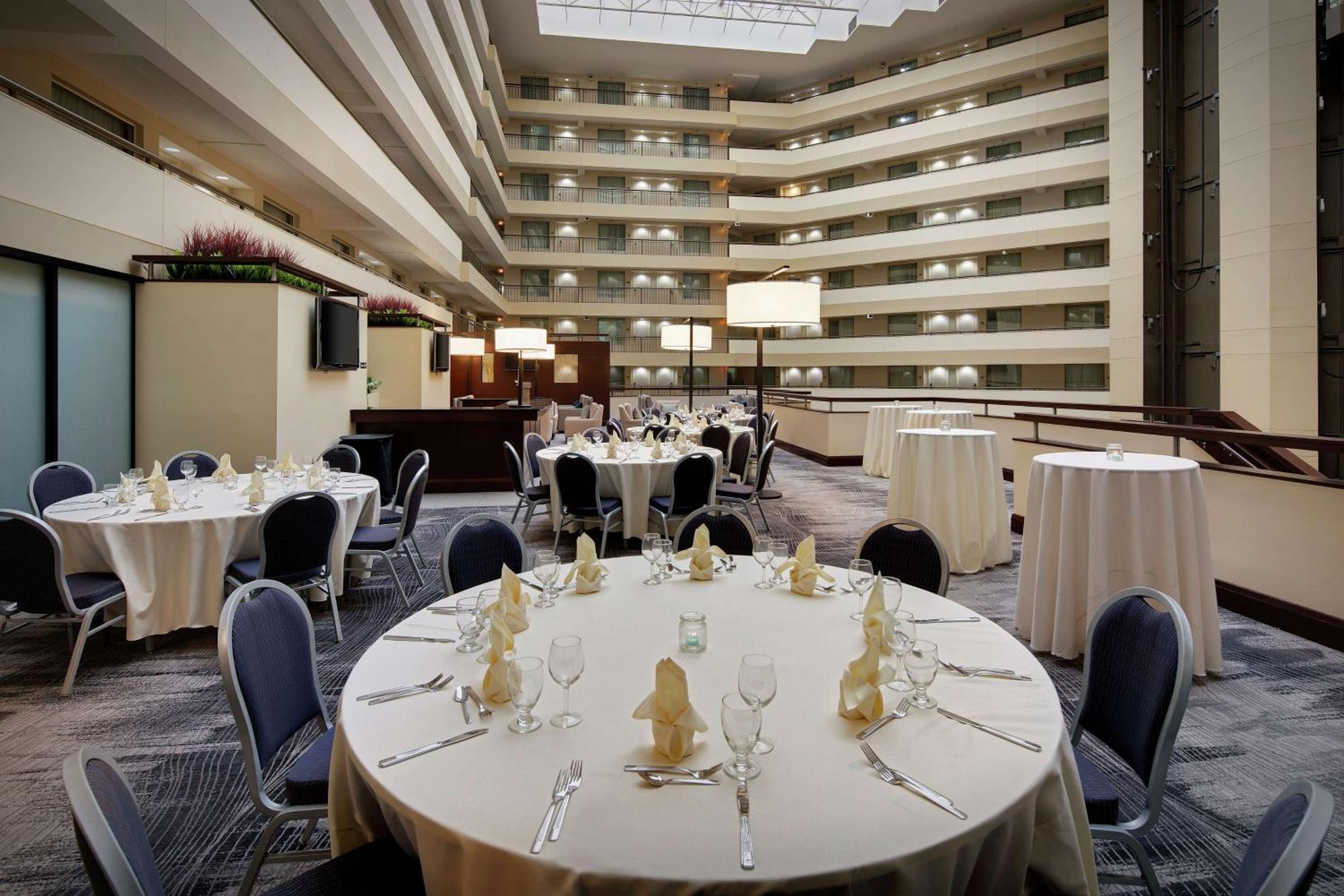 Embassy Suites By Hilton Detroit Troy Auburn Hills Exterior foto
