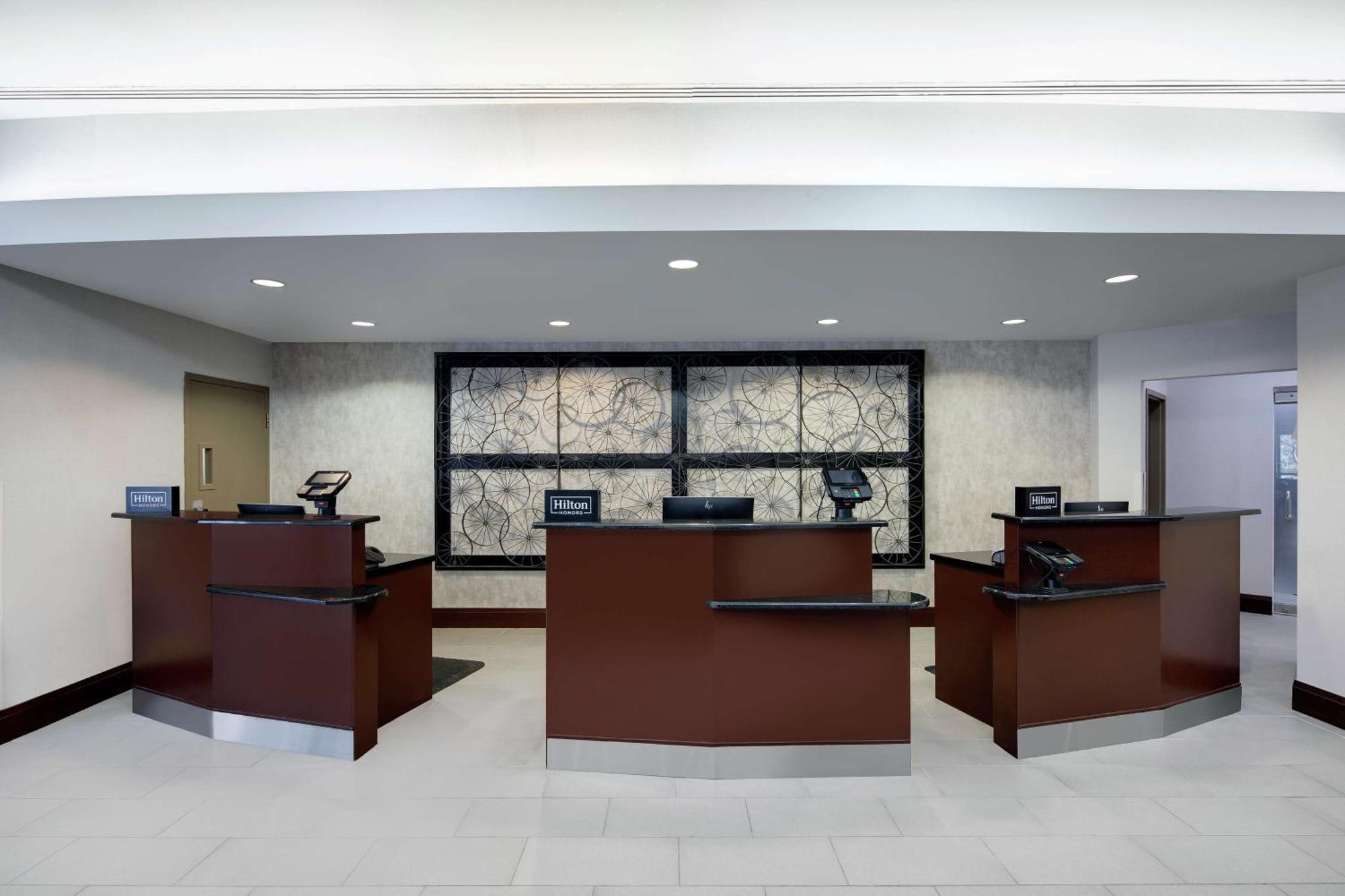 Embassy Suites By Hilton Detroit Troy Auburn Hills Exterior foto